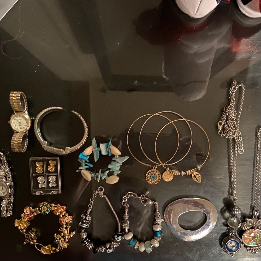Bundle of jewelry
